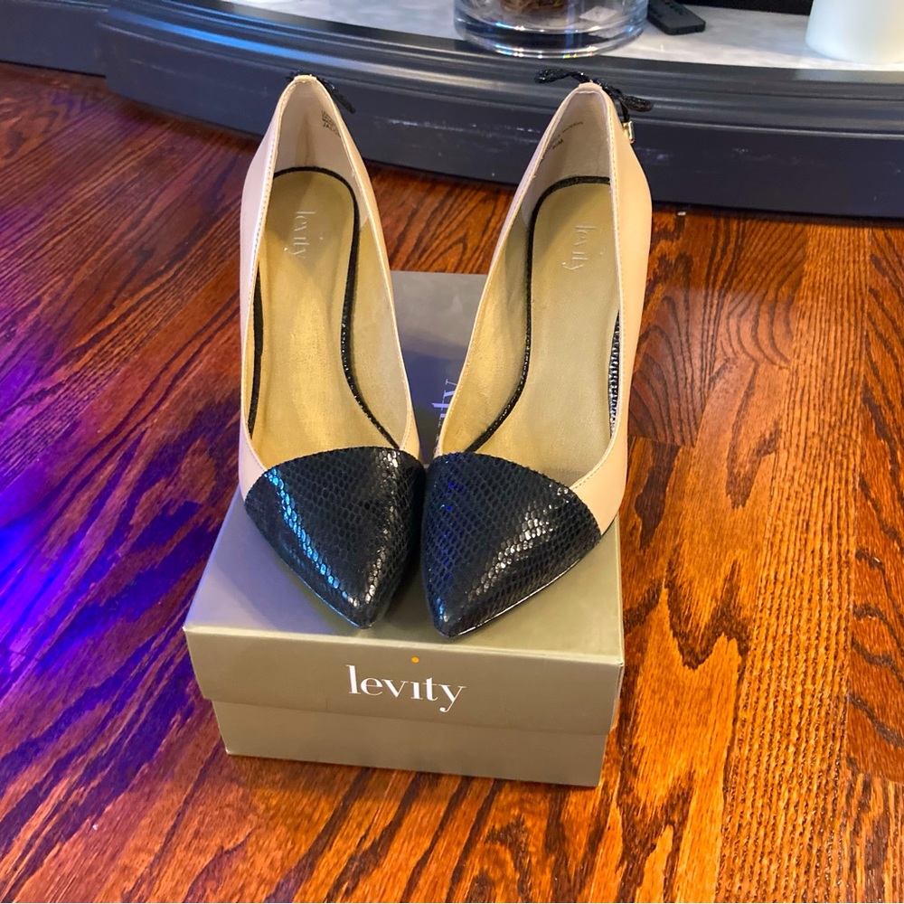 Women’s high heels. Size 8 1/2. Attractive dress heel!